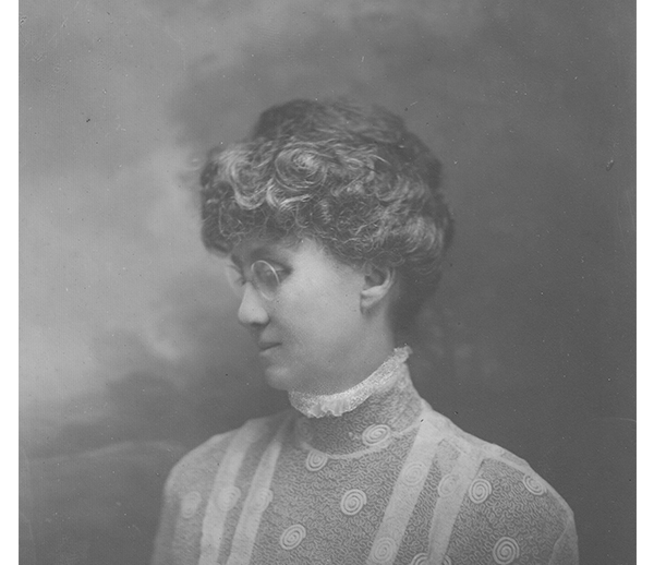 Luella Knott